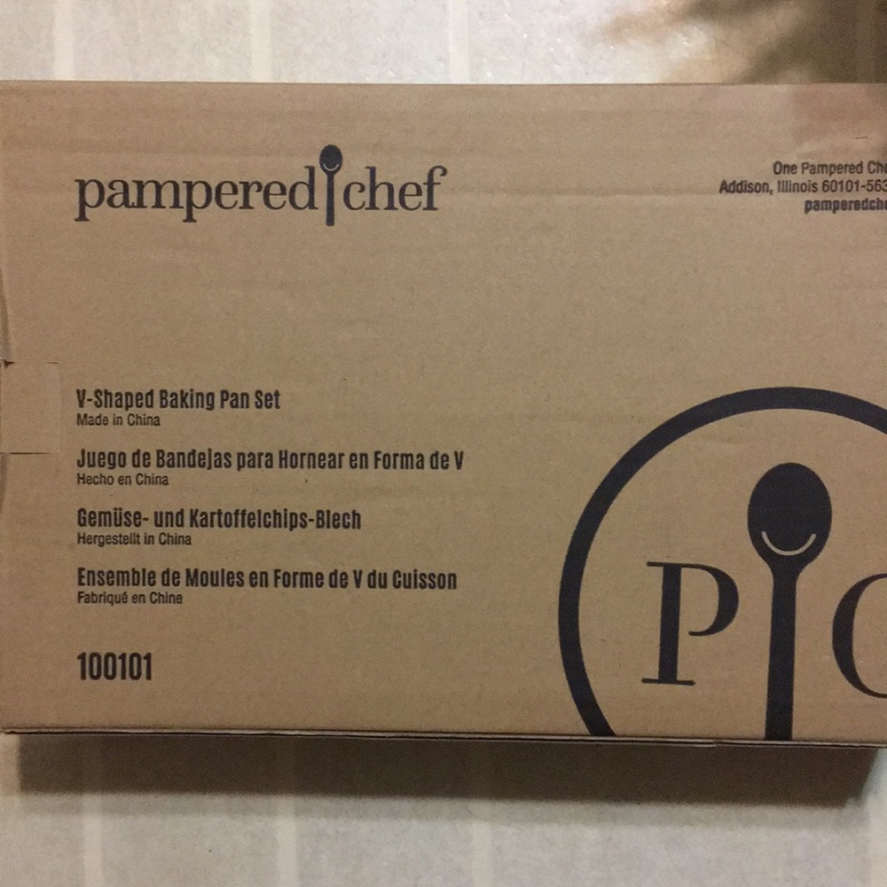 Pampered Chef V Shaped Baking Pan Set